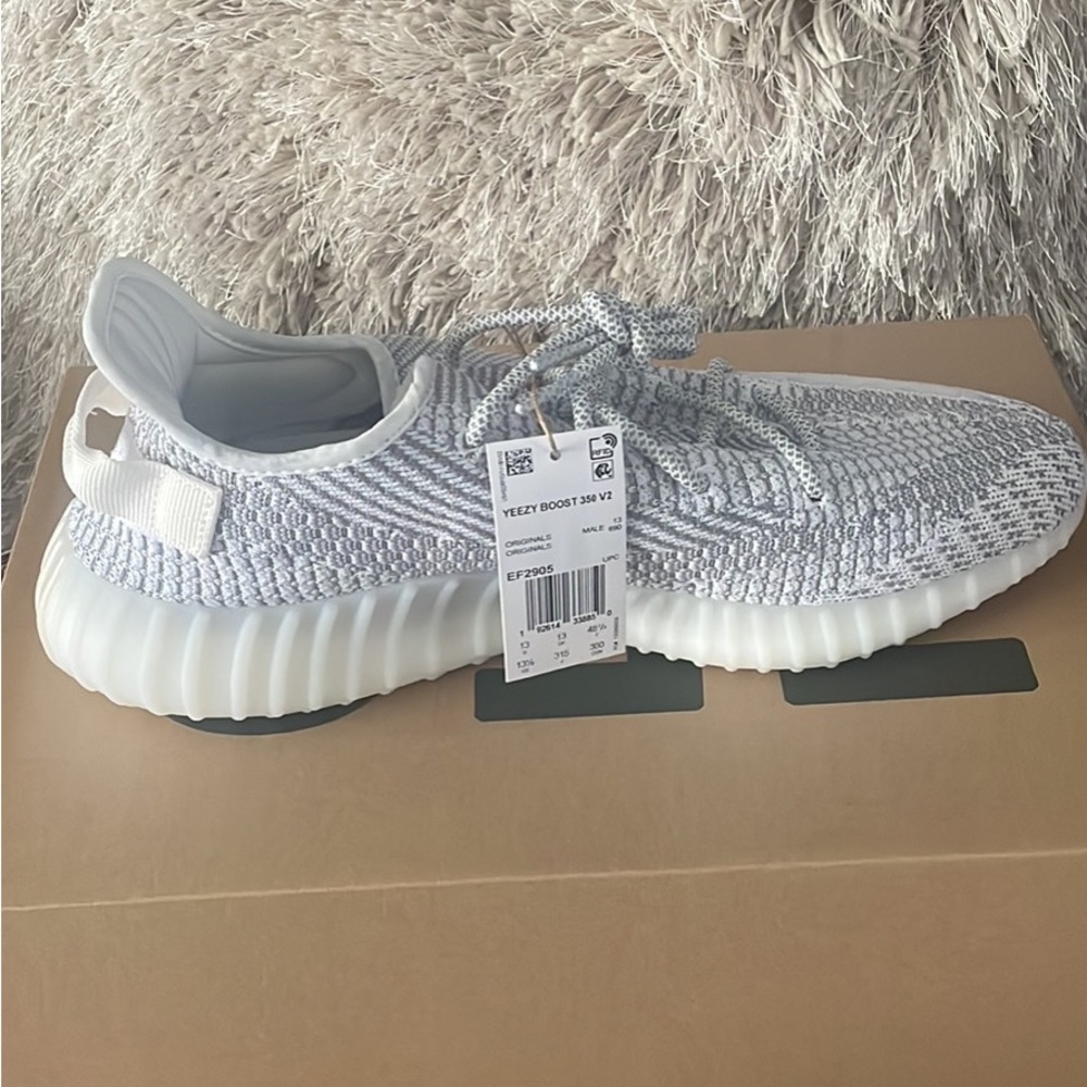Yeezy 350 v2 static